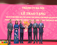 Đồng chí Phạm Quang Nghị được tặng Huân chương Hồ Chí Minh